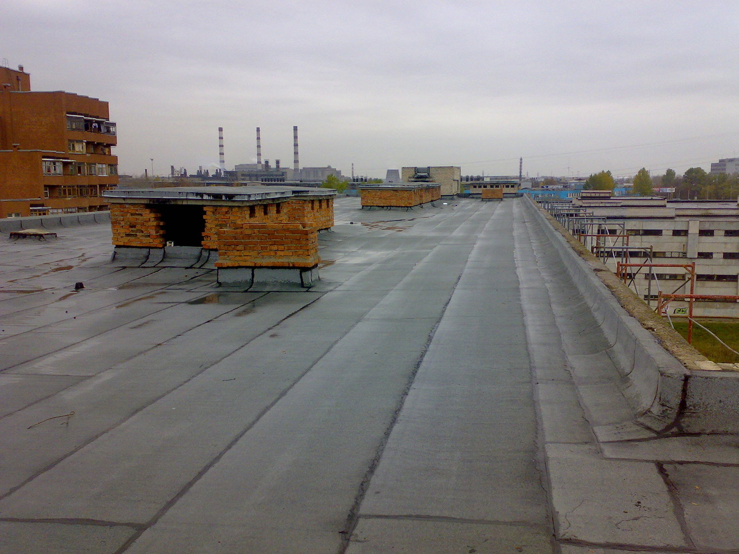 <span style="font-weight: bold;">Устройство и ремонт мягких кровель </span>